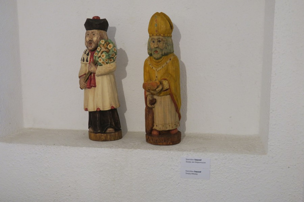 Rzeźby ryte sercem