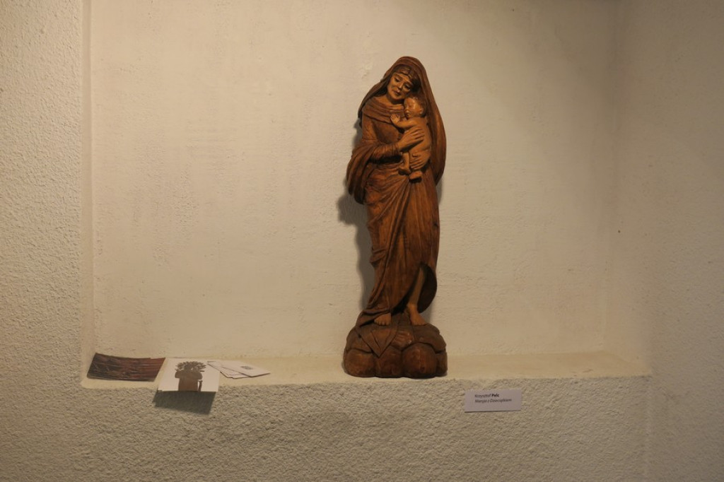 Rzeźby ryte sercem