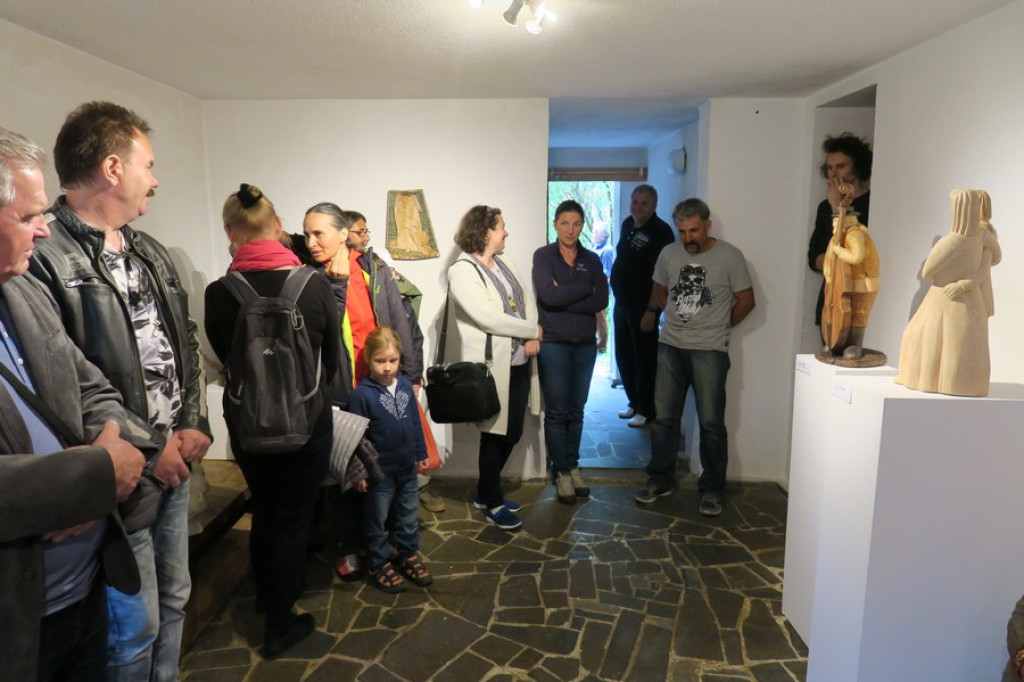 Rzeźby ryte sercem
