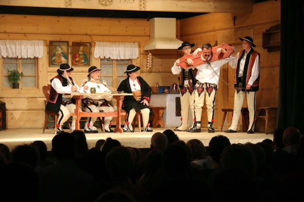 Lato z teatrem