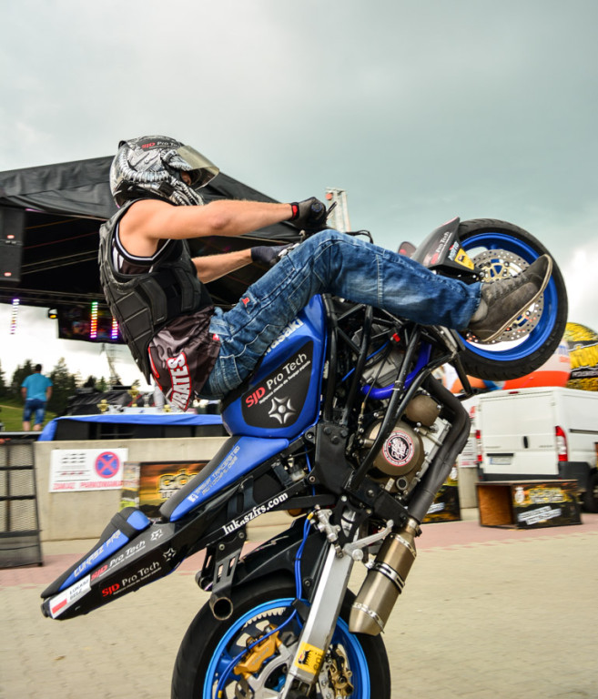 Jeźdźcy hulajnogi w Białce Tatrzańskiej
