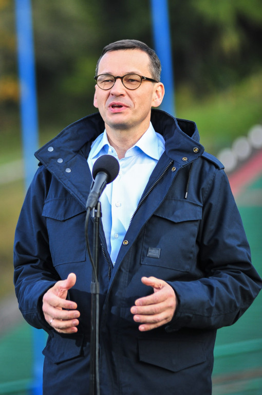 Premier przywozi wyborcze prezenty