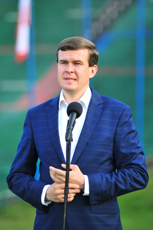 Premier przywozi wyborcze prezenty