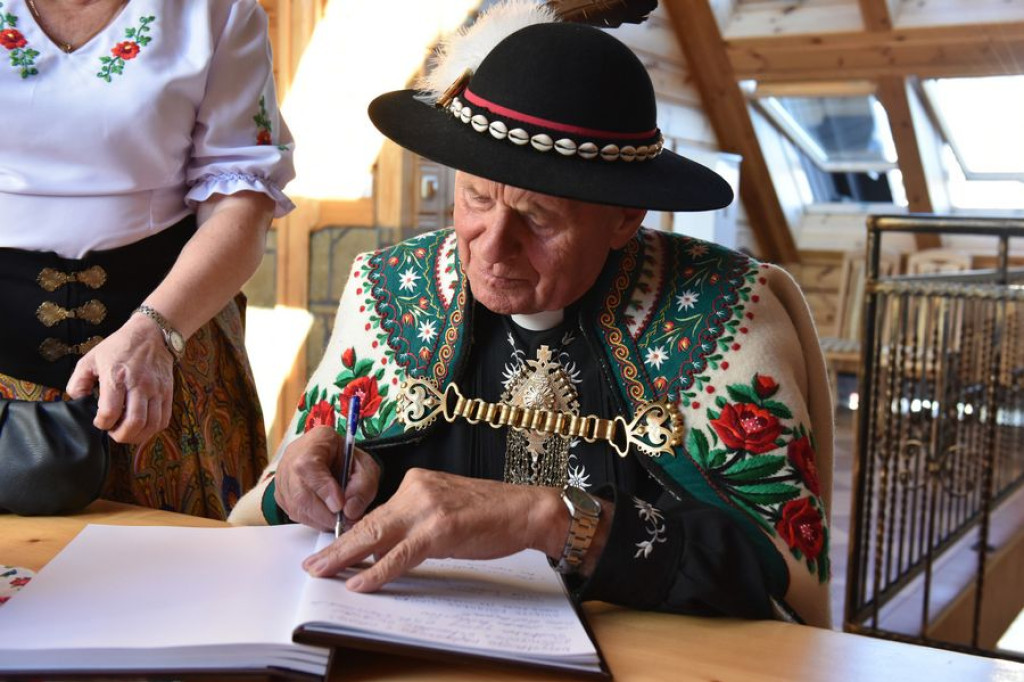 Nowy sztandar na rocznicę