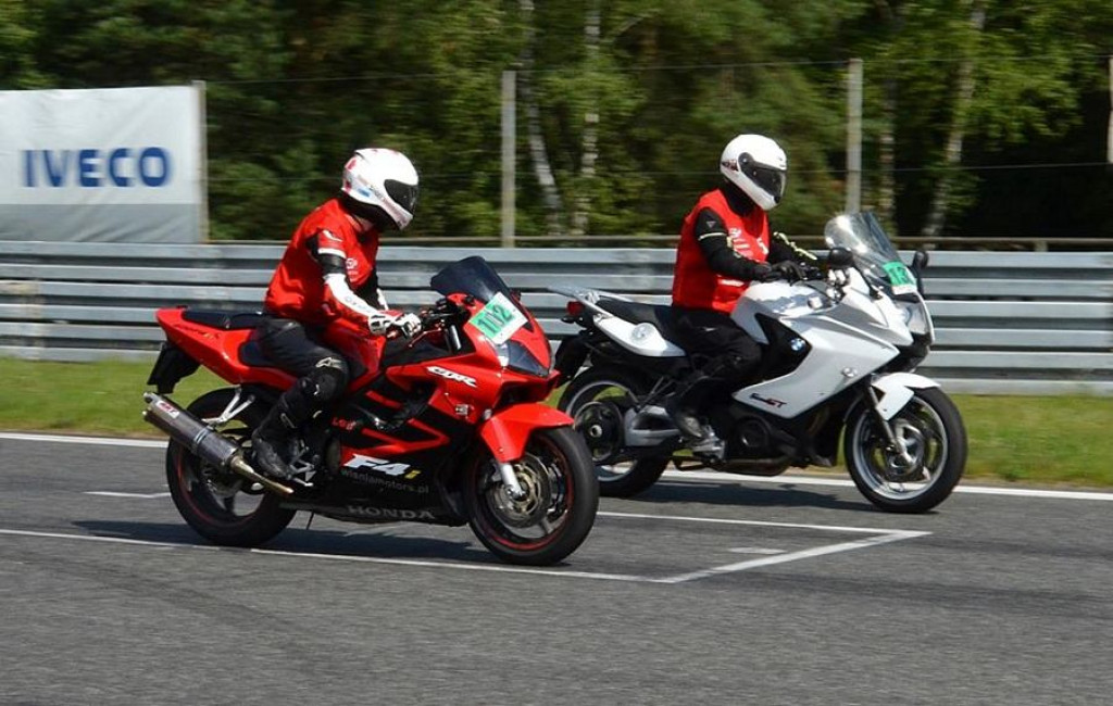 Kobieta na motocyklu