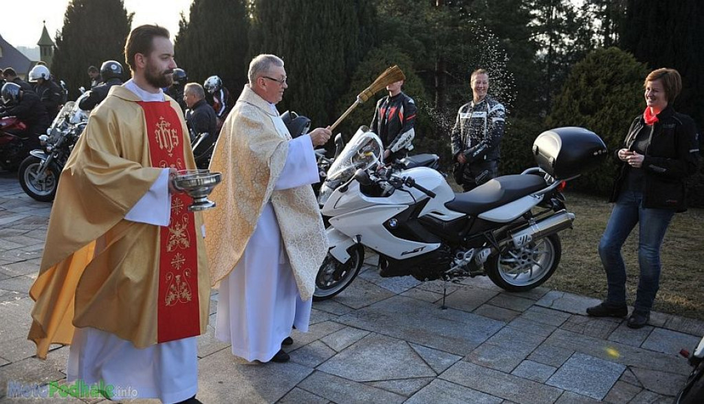 Kobieta na motocyklu