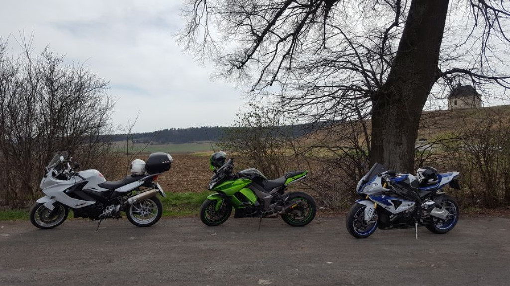 Kobieta na motocyklu