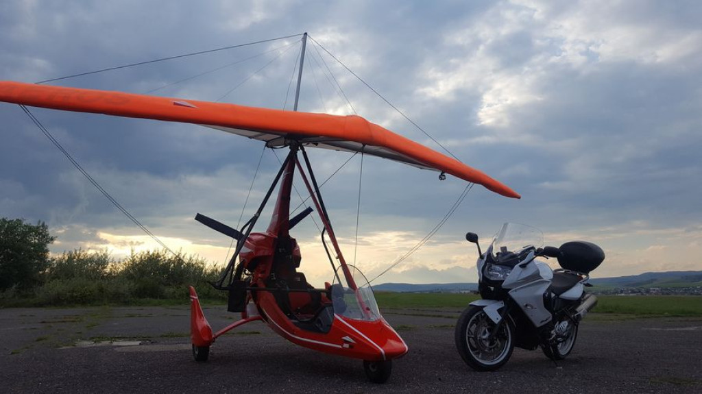 Kobieta na motocyklu