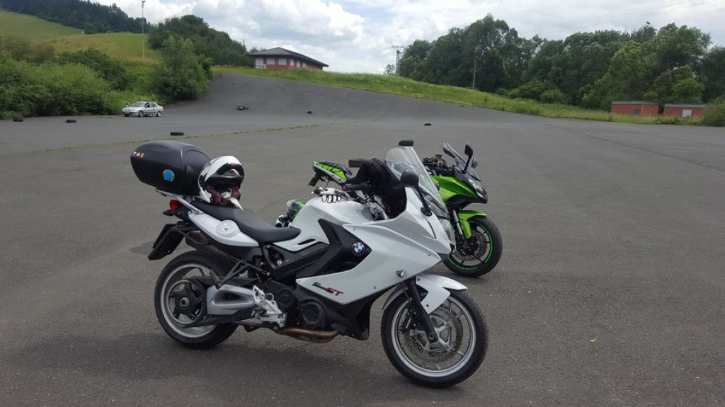 Kobieta na motocyklu