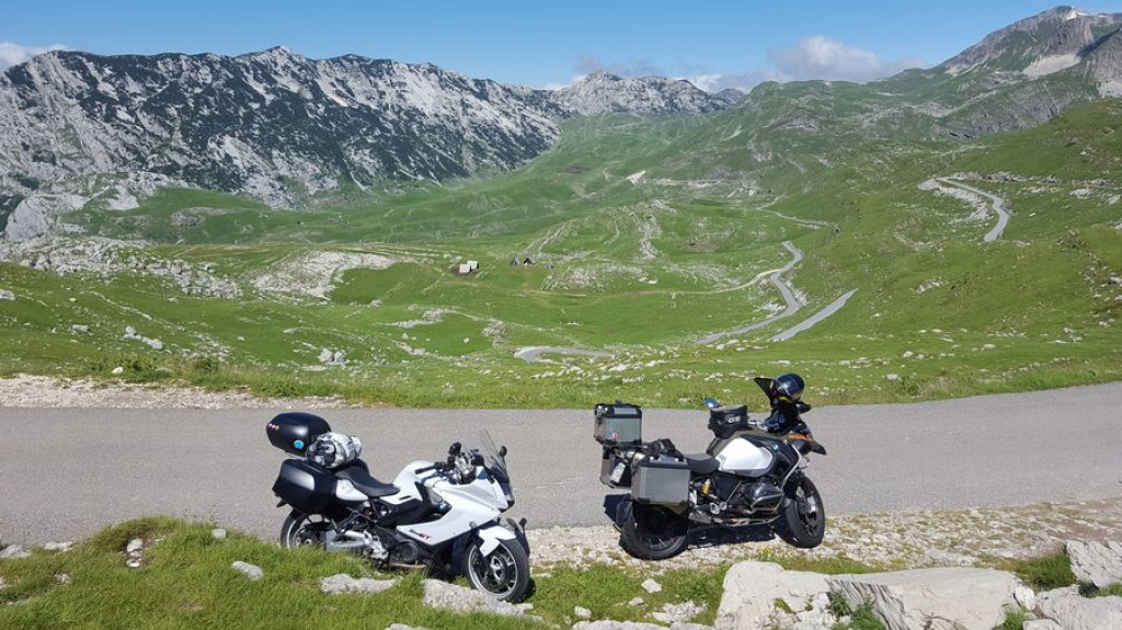 Kobieta na motocyklu