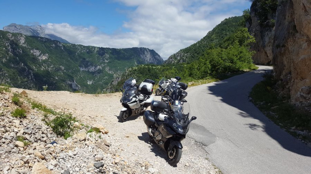 Kobieta na motocyklu