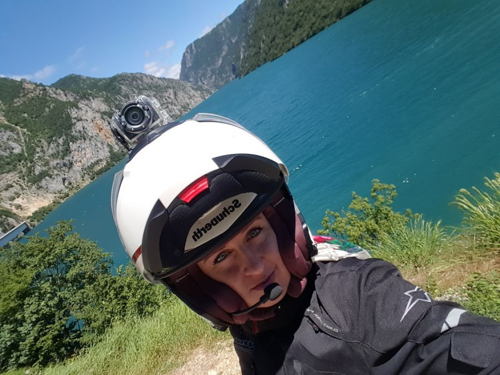 Kobieta na motocyklu