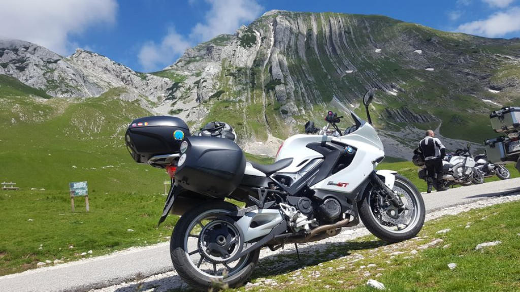 Kobieta na motocyklu