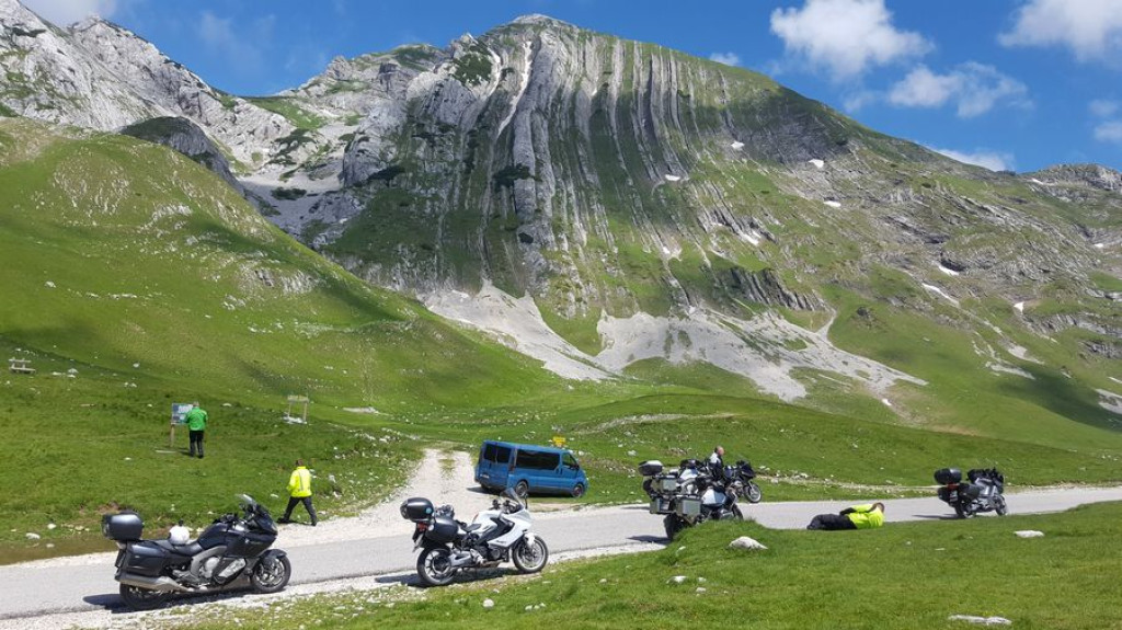 Kobieta na motocyklu