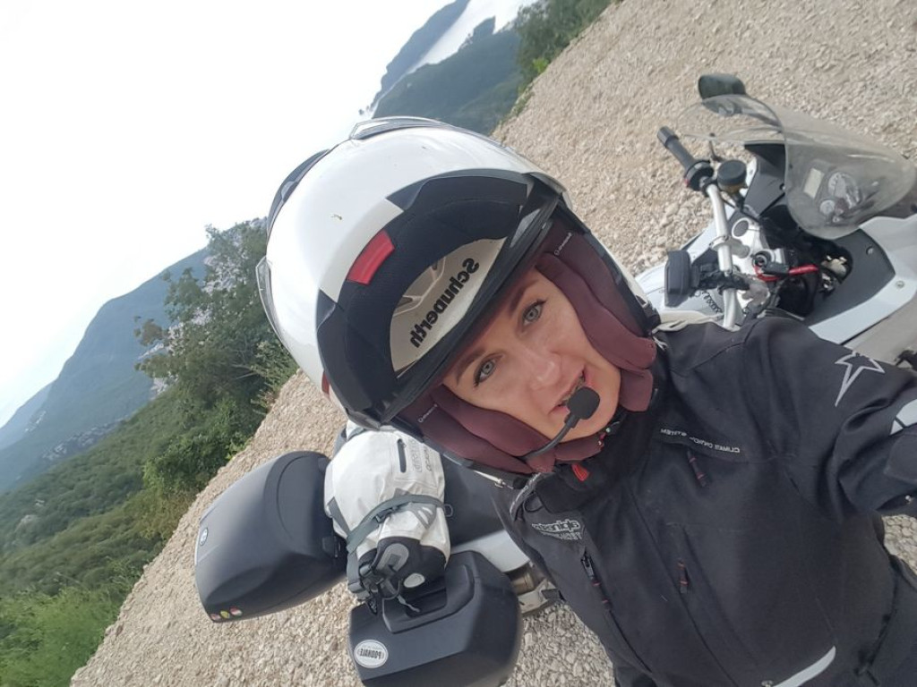 Kobieta na motocyklu