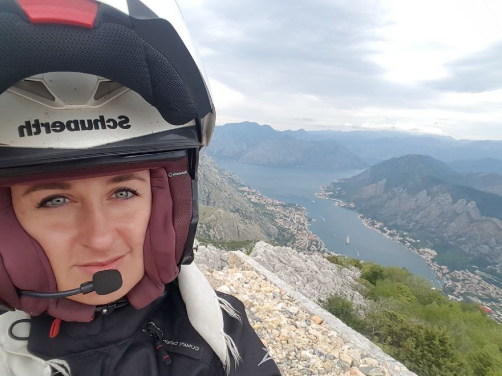 Kobieta na motocyklu