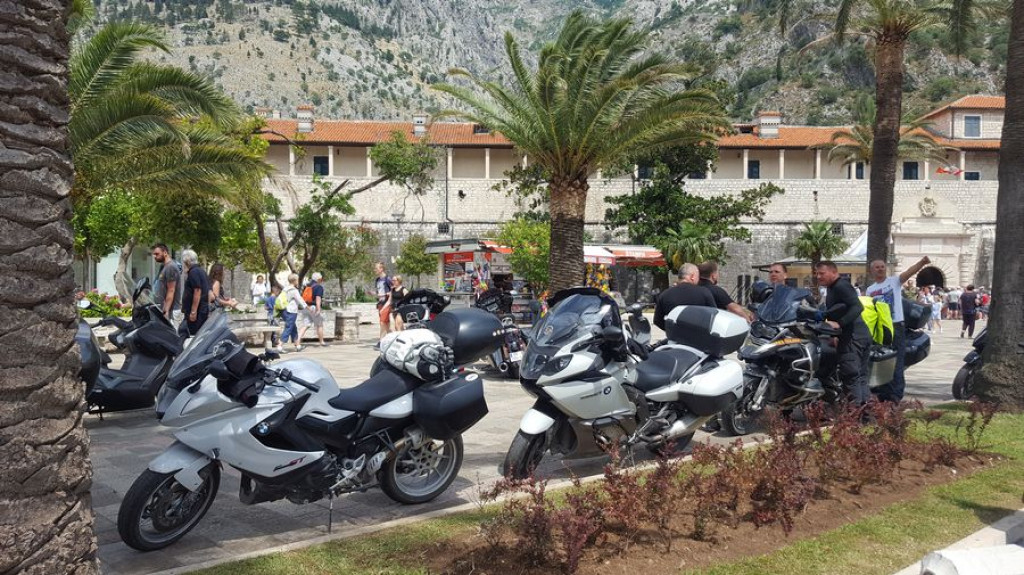 Kobieta na motocyklu
