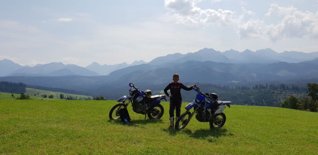 Kobieta na motocyklu