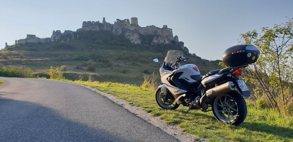 Kobieta na motocyklu