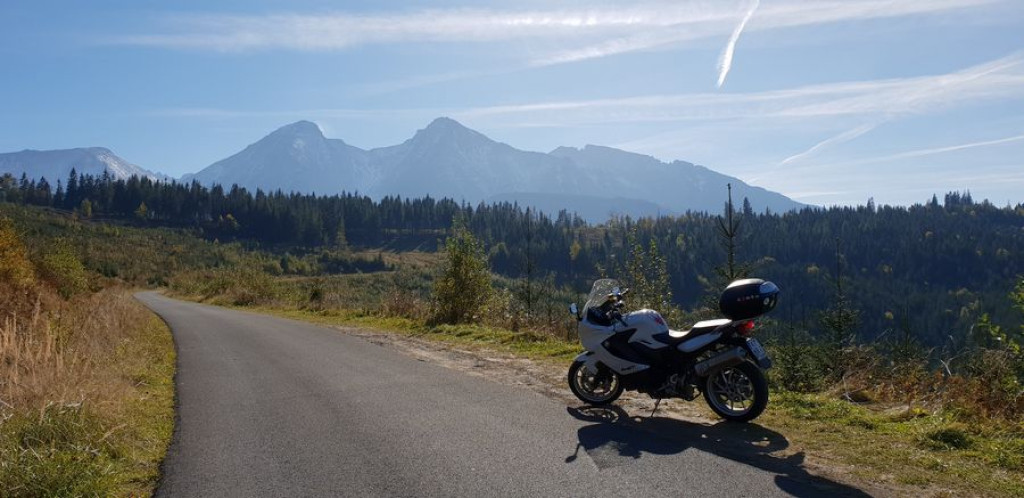 Kobieta na motocyklu