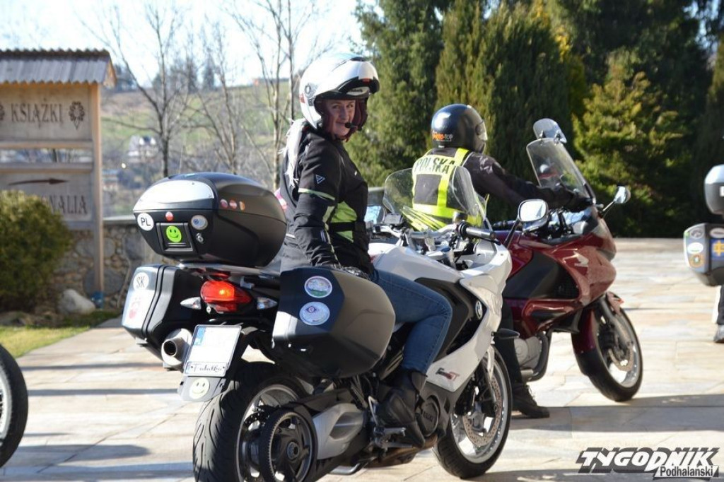Kobieta na motocyklu
