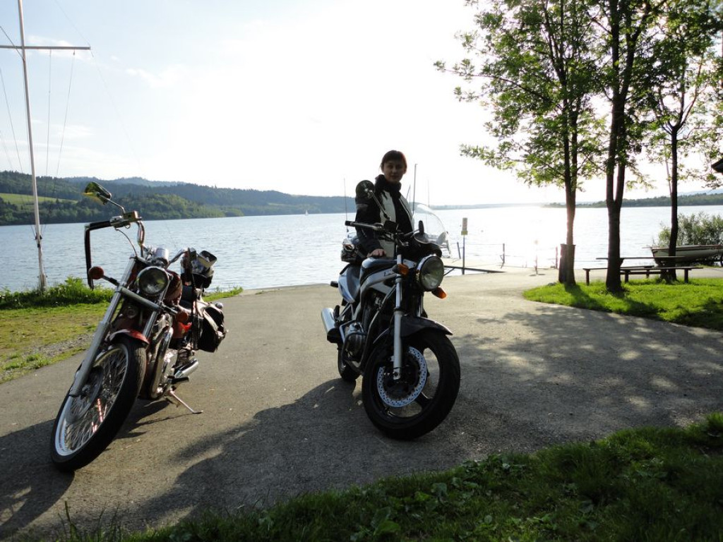 Kobieta na motocyklu