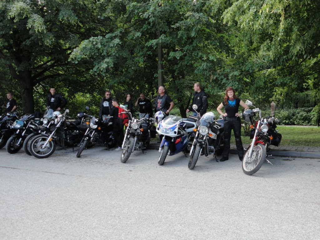 Kobieta na motocyklu