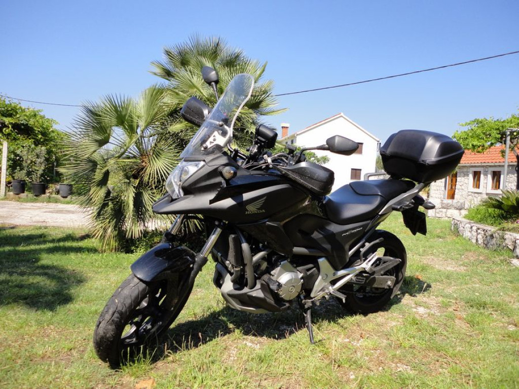 Kobieta na motocyklu