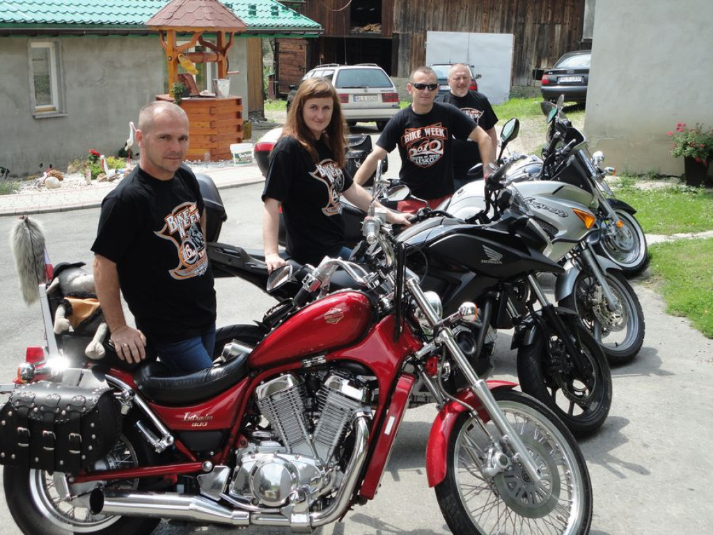 Kobieta na motocyklu