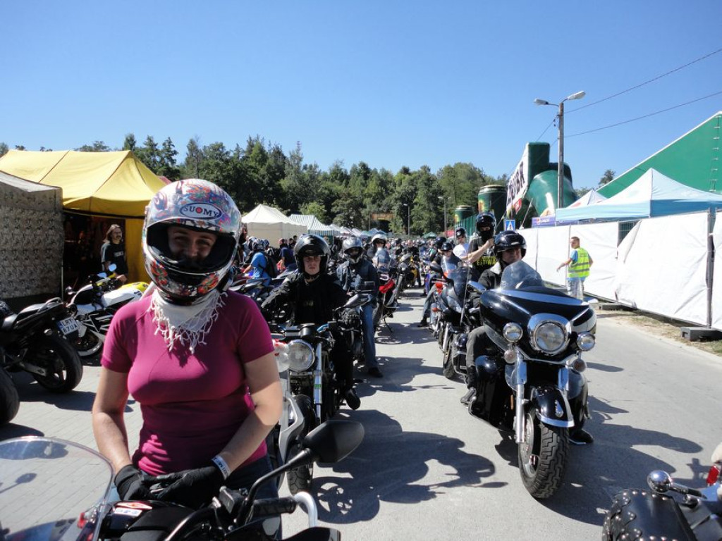 Kobieta na motocyklu