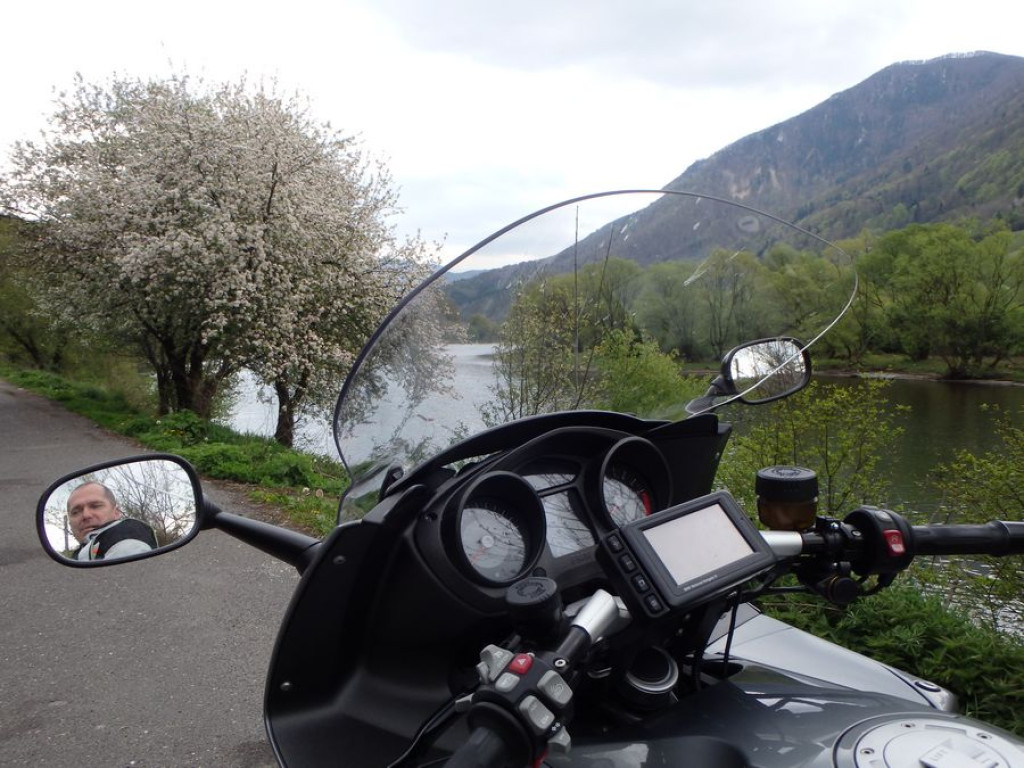 Kobieta na motocyklu