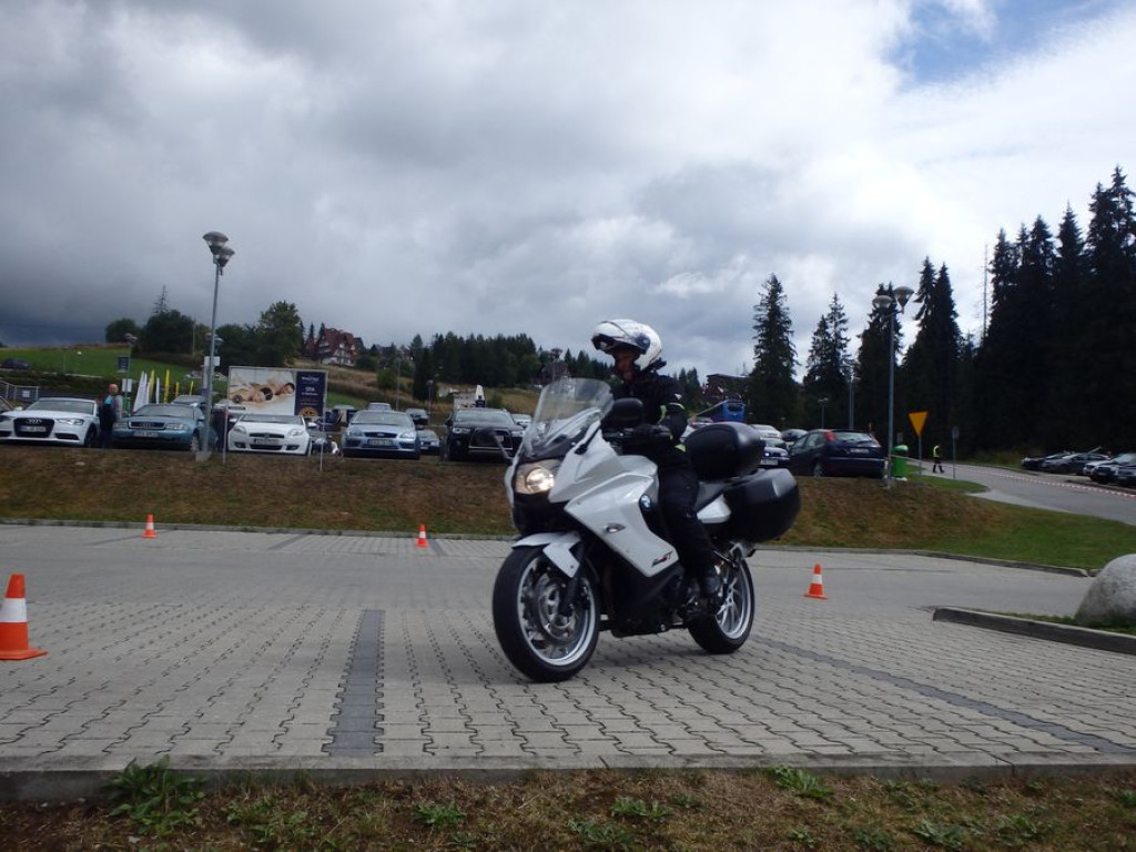 Kobieta na motocyklu