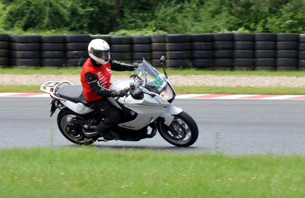 Kobieta na motocyklu