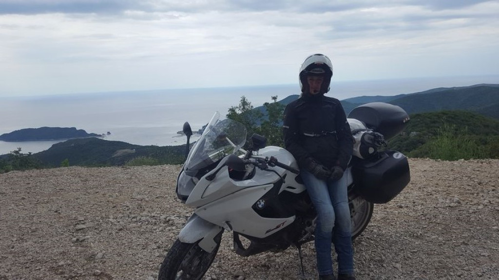 Kobieta na motocyklu