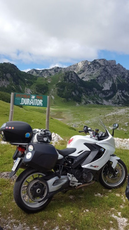 Kobieta na motocyklu