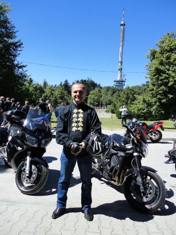 Kobieta na motocyklu