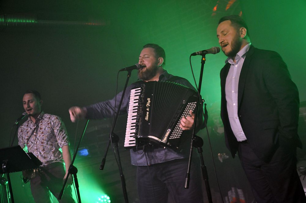 Dikanda i Marko Kukobat w Dworcu Tatrzańskim