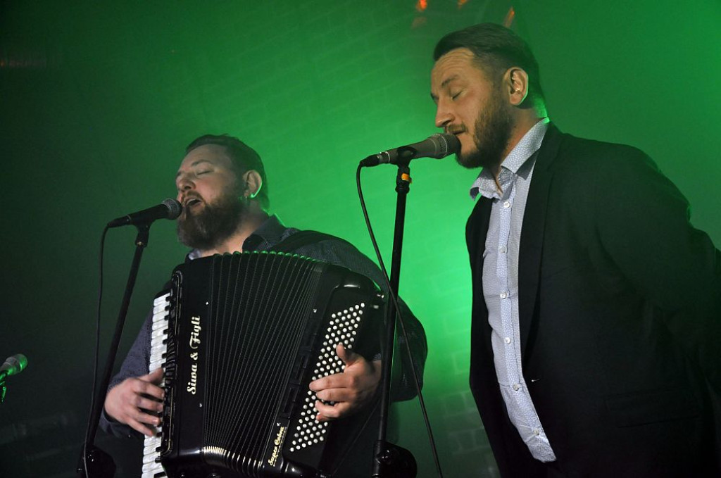Dikanda i Marko Kukobat w Dworcu Tatrzańskim