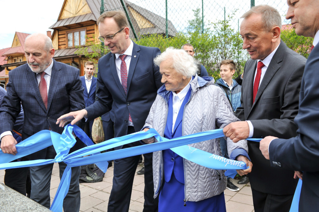 Order i ławeczka Kornela Makuszyńskiego