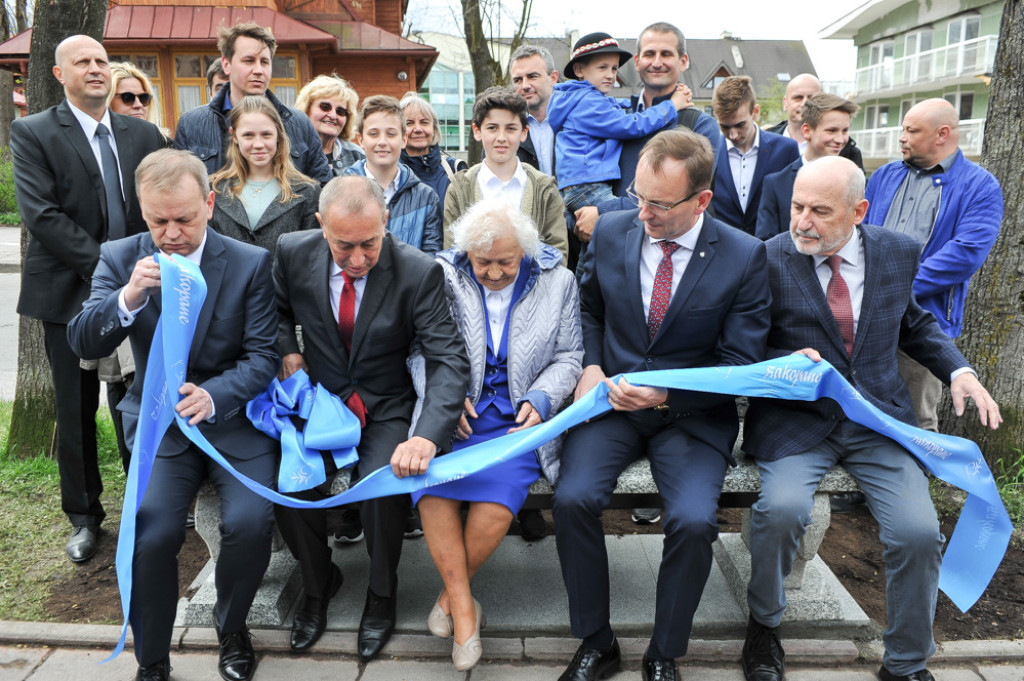 Order i ławeczka Kornela Makuszyńskiego