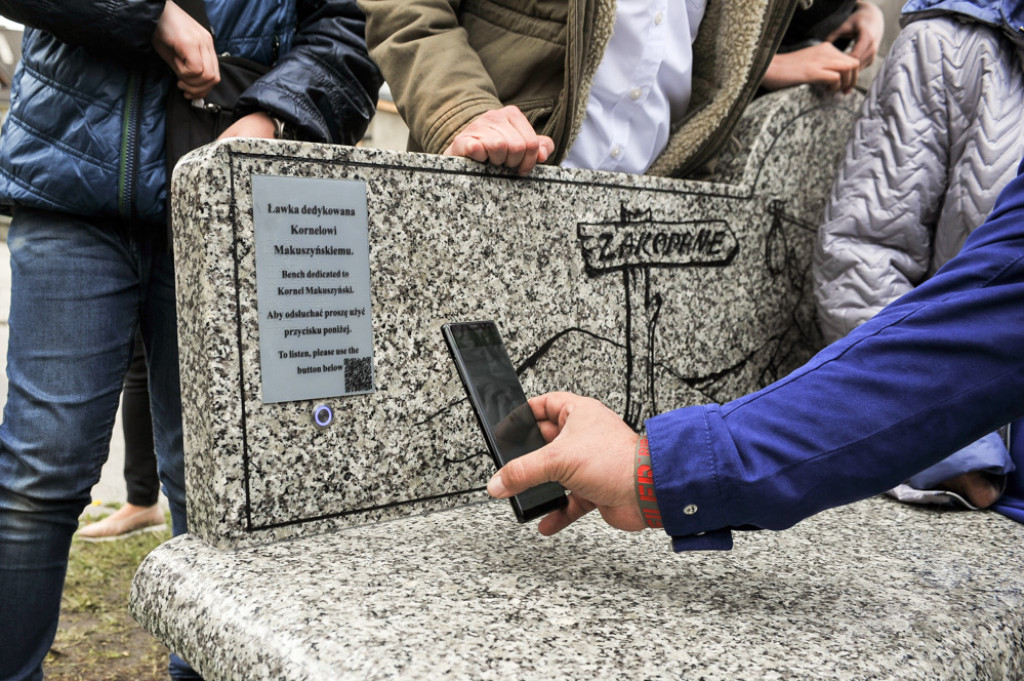 Order i ławeczka Kornela Makuszyńskiego