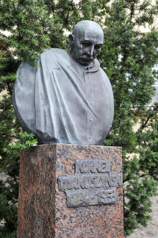 Order i ławeczka Kornela Makuszyńskiego