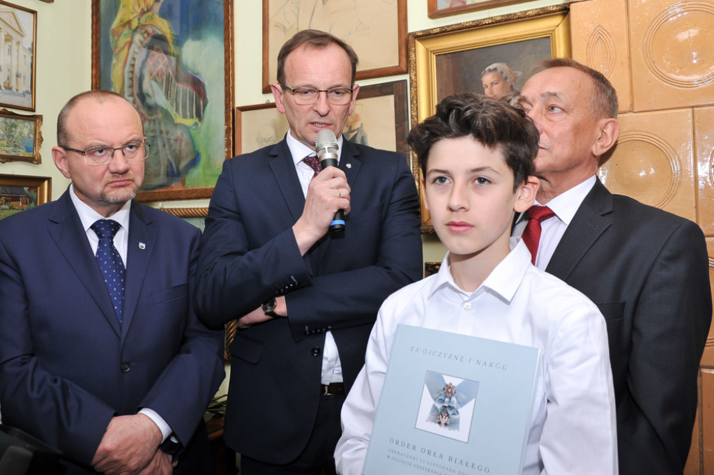 Order i ławeczka Kornela Makuszyńskiego