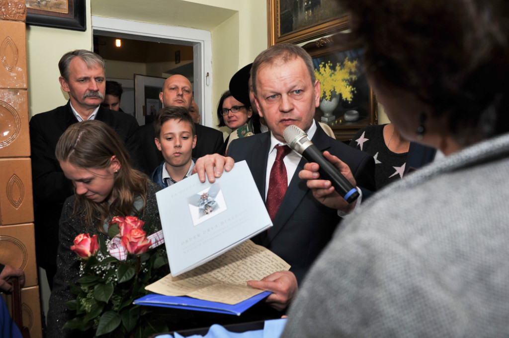Order i ławeczka Kornela Makuszyńskiego