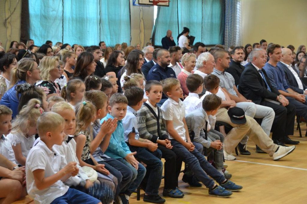 Pierwsi sportowi absolwenci