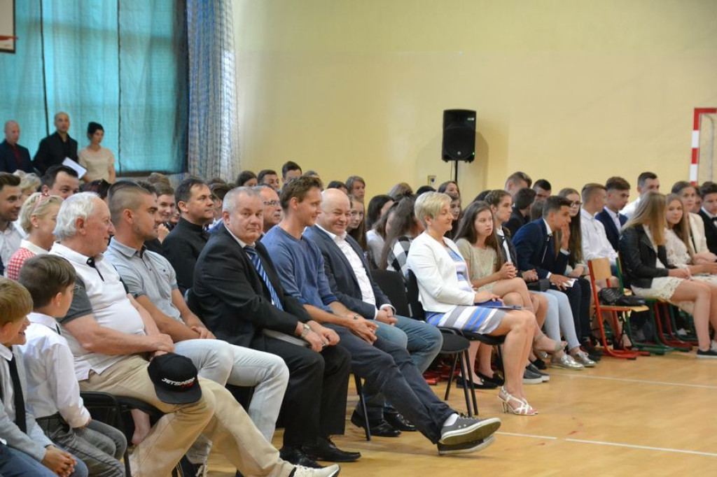 Pierwsi sportowi absolwenci