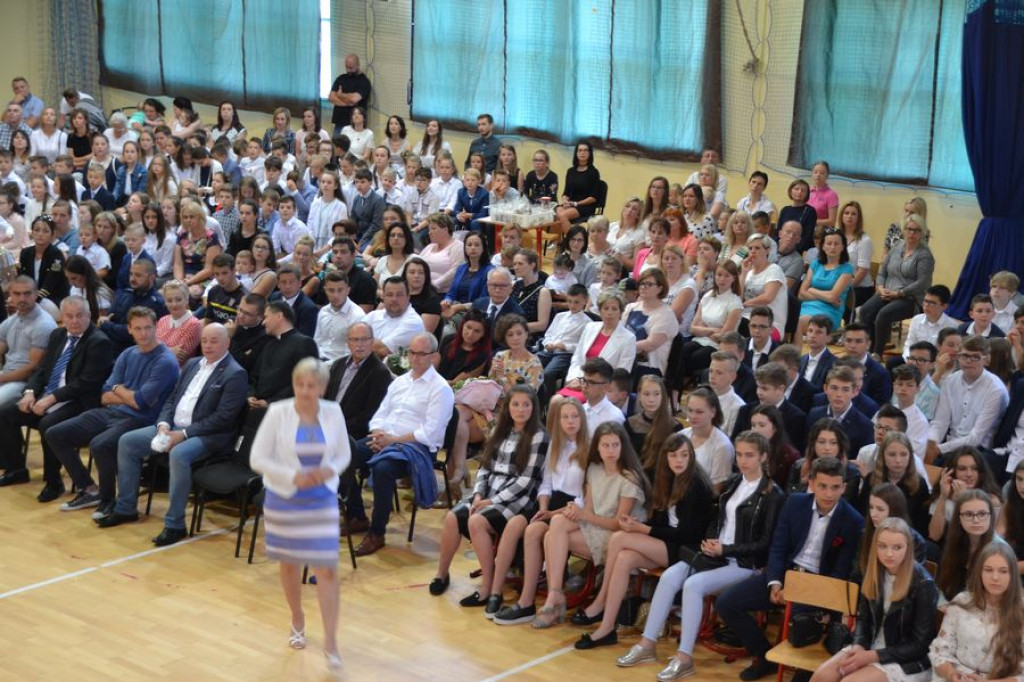 Pierwsi sportowi absolwenci