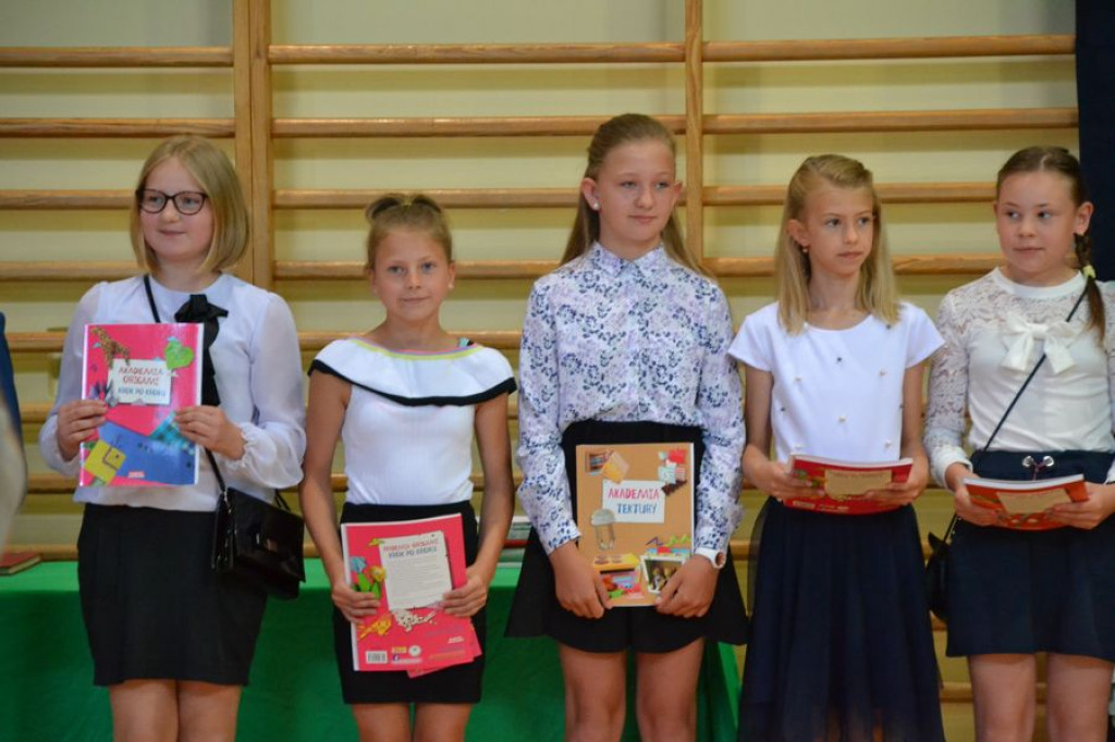 Pierwsi sportowi absolwenci