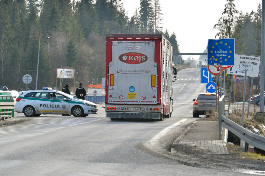 Tak wyglądają kontrole na granicy w Chyżnem