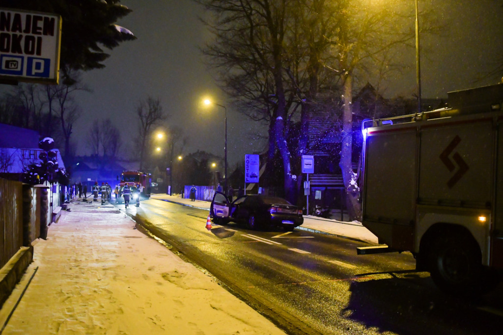 Lexusem w płot